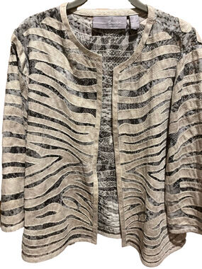 37. WOMENS CHICO’S TRAVELERS 2/L DETAIL JACKET